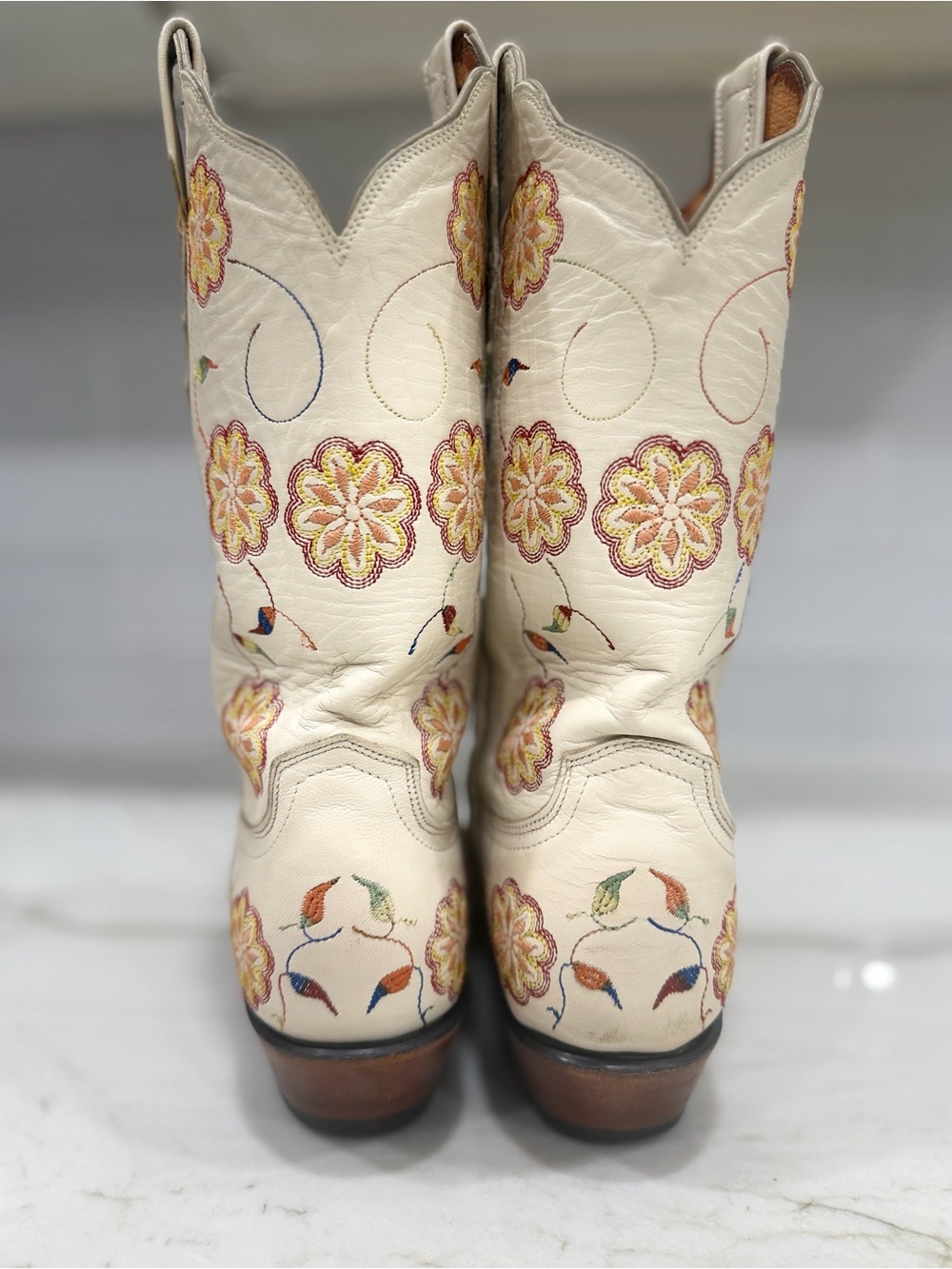 Lucchese 1883 Cream Embroidered Floral Western Boots 7.5 - Picture 5 of 16